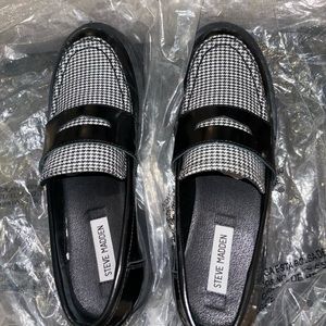 Black/white Steve Madden Loafers